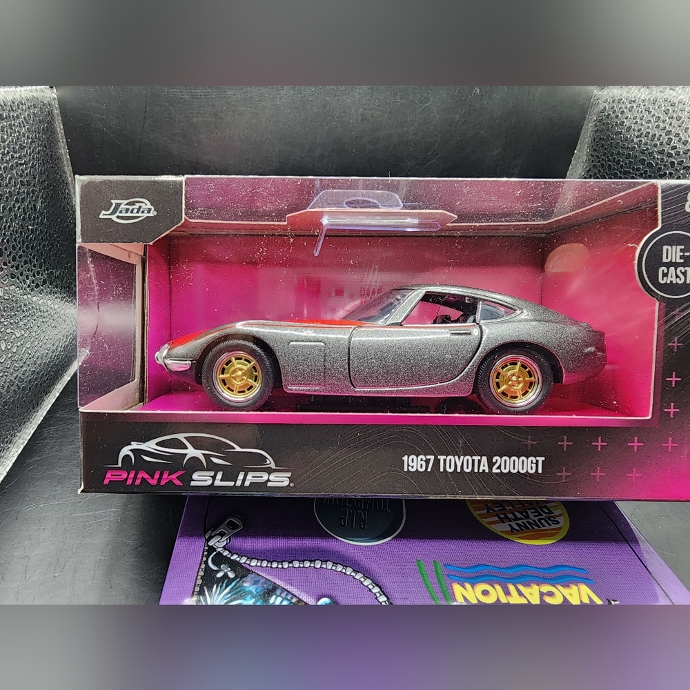 Jada Pink Slips 1967 Toyota 2000 GT 1:32 Die cast Gray/Red